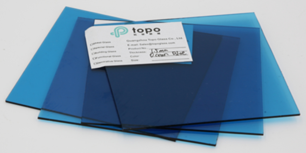 Dark Blue Glass Verre bleu foncé