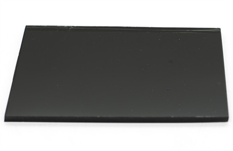 Verre réfléchissant noir à faible teneur en fer pour la décoration