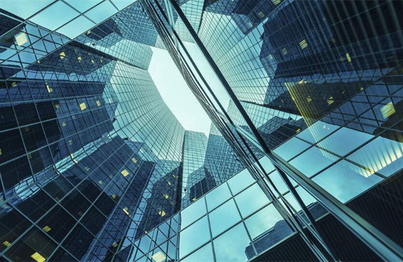 Larges applications du verre ultra clair