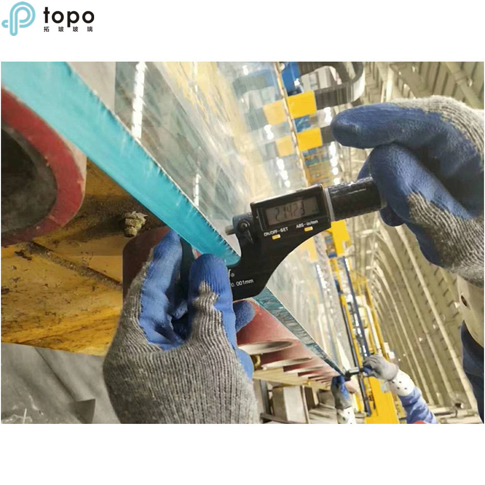 Feuilles de verre flotté à faible teneur en fer de 19 mm pour murs-rideaux