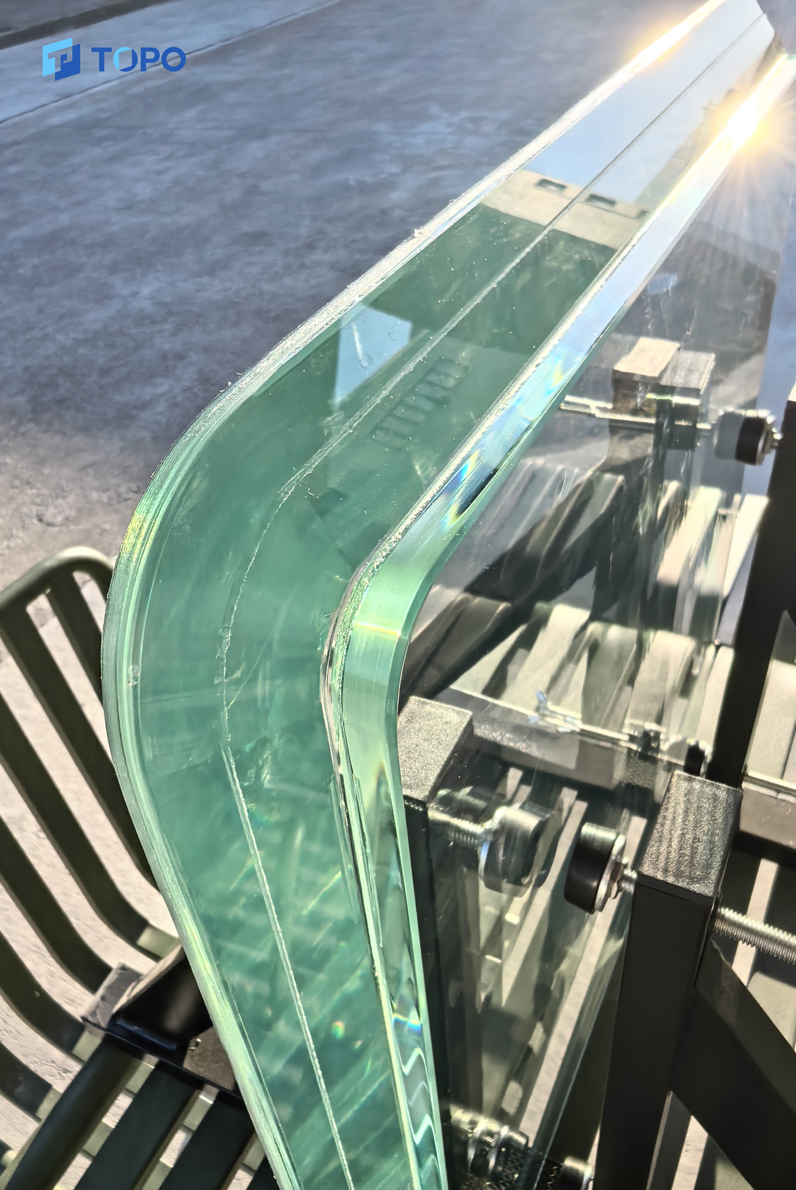 Verre feuillet&eacute; pare-balles &agrave; trois couches (1)