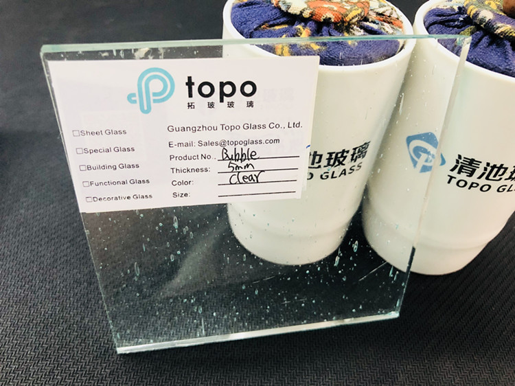Verre transparent &agrave; motif de bulles