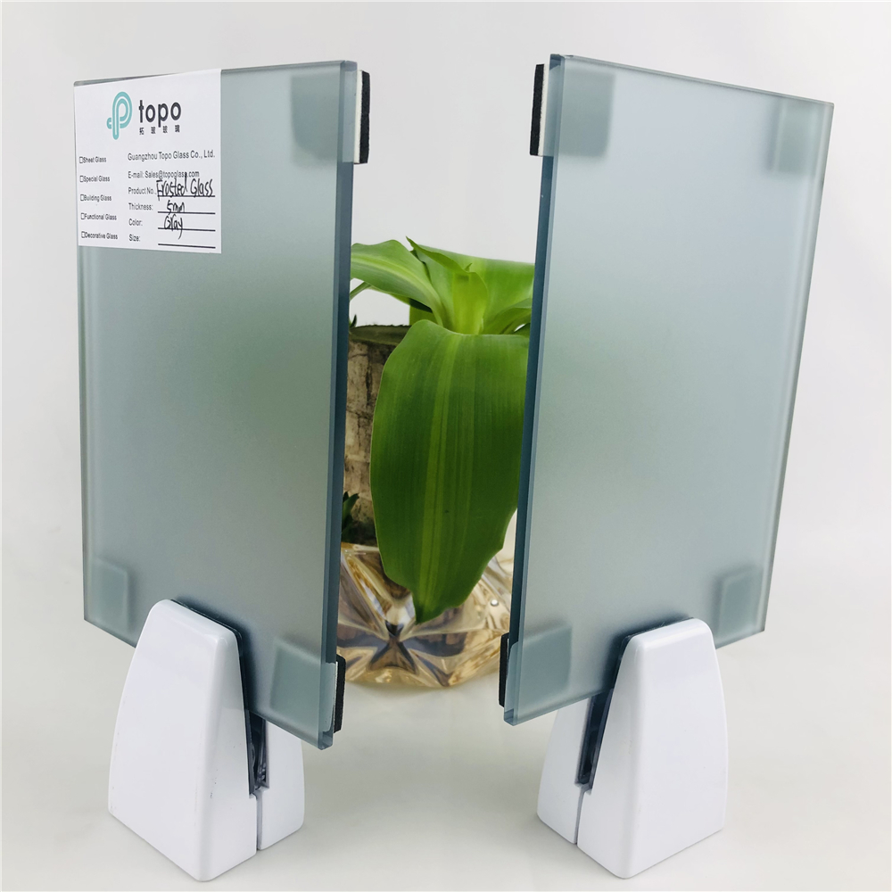 Verre givr&eacute; gris