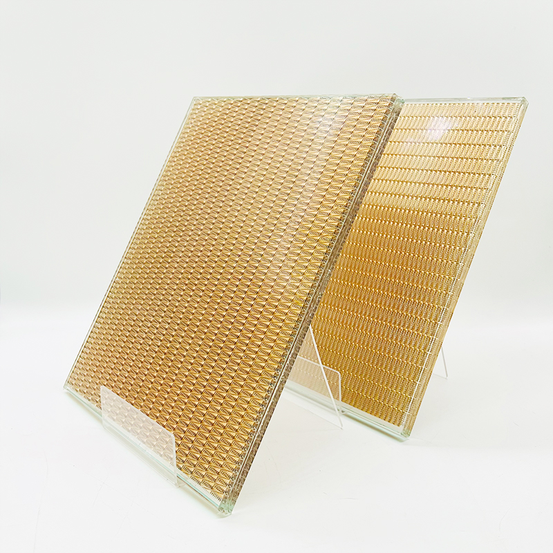 Verre feuilleté à mailles métalliques