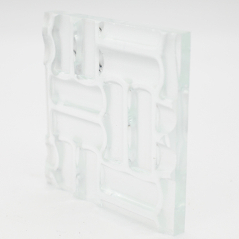 Verre thermofusible à motif en relief coloré