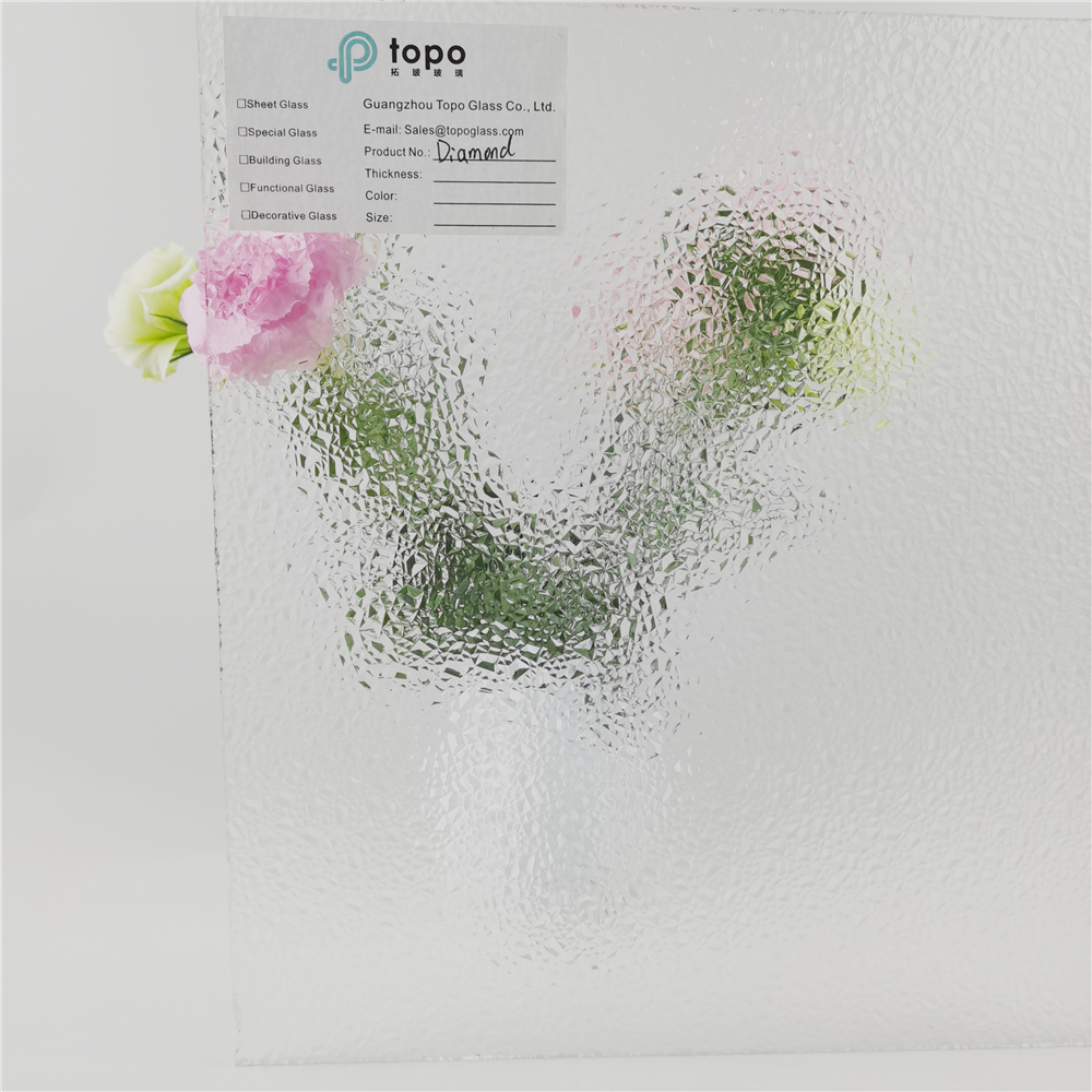 Verre &agrave; motif de diamants