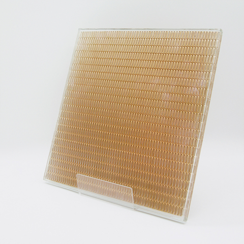 Verre feuilleté à mailles métalliques