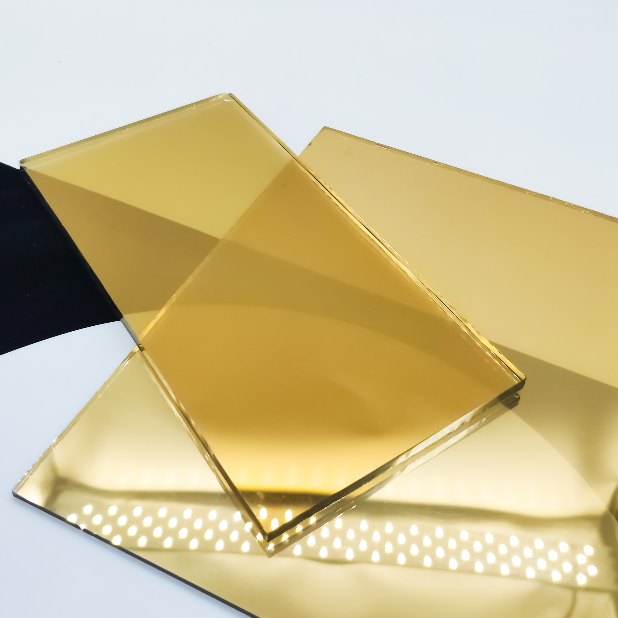 Verre réfléchissant enduit d'or