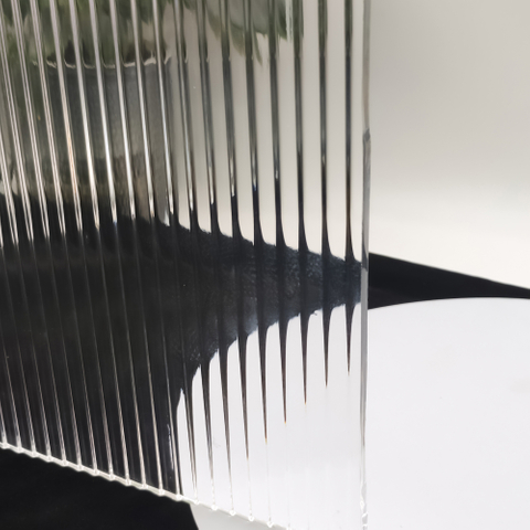 Verre à motif texturé