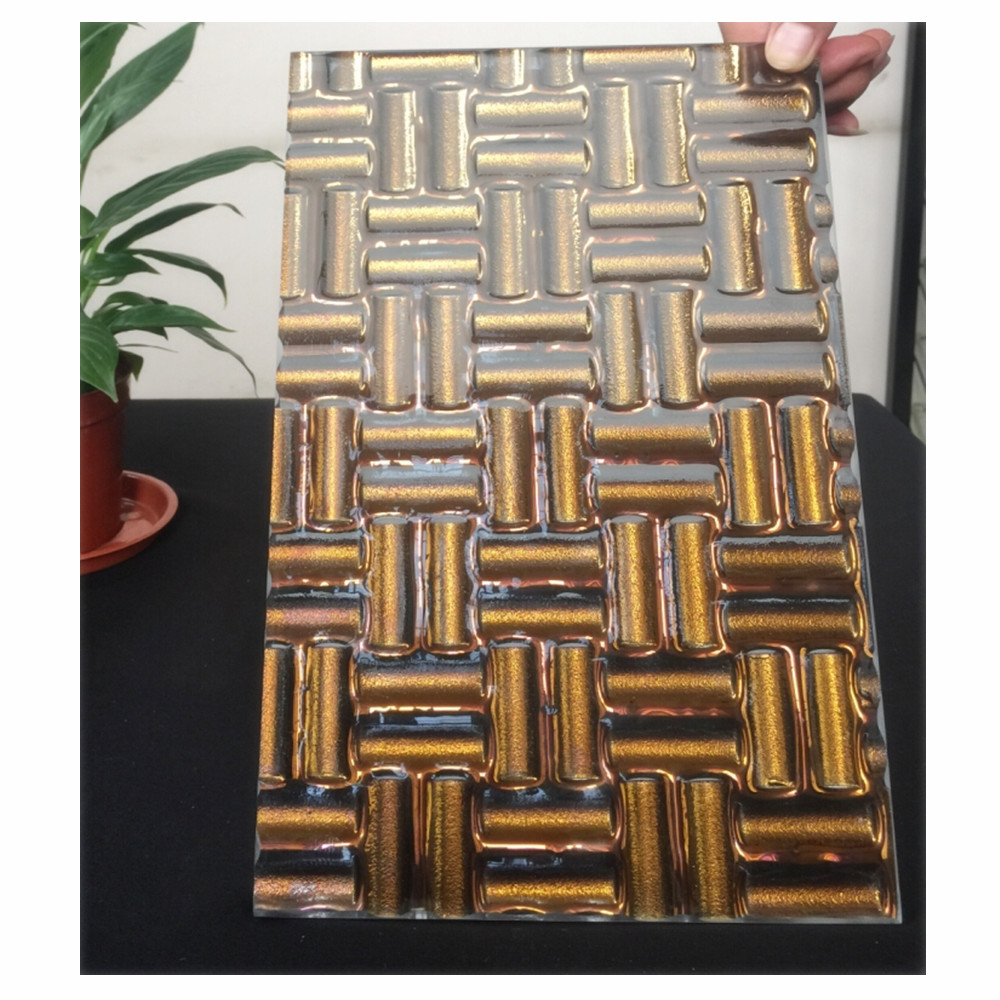 Verre thermofusible à motif en relief coloré