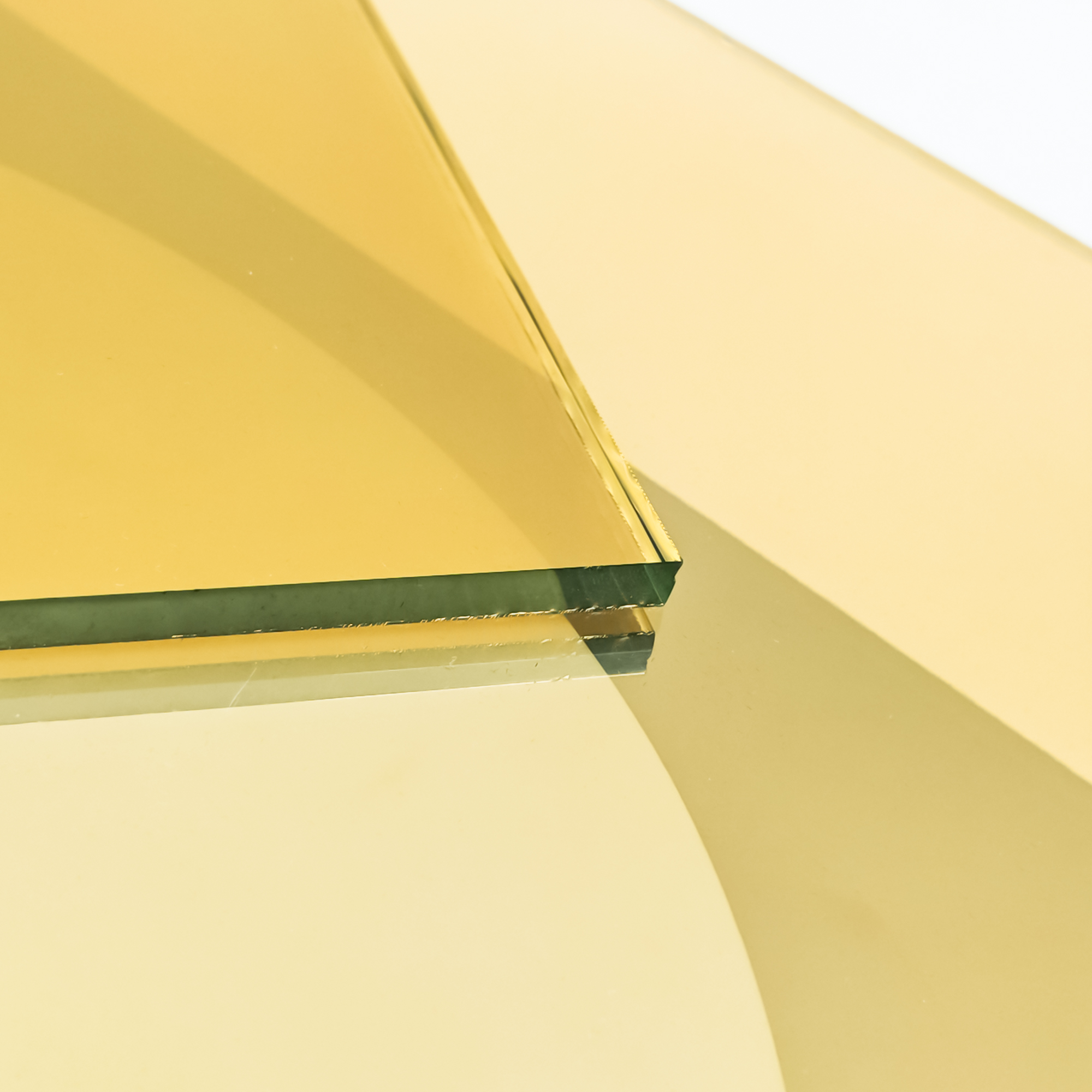 Verre réfléchissant enduit d'or