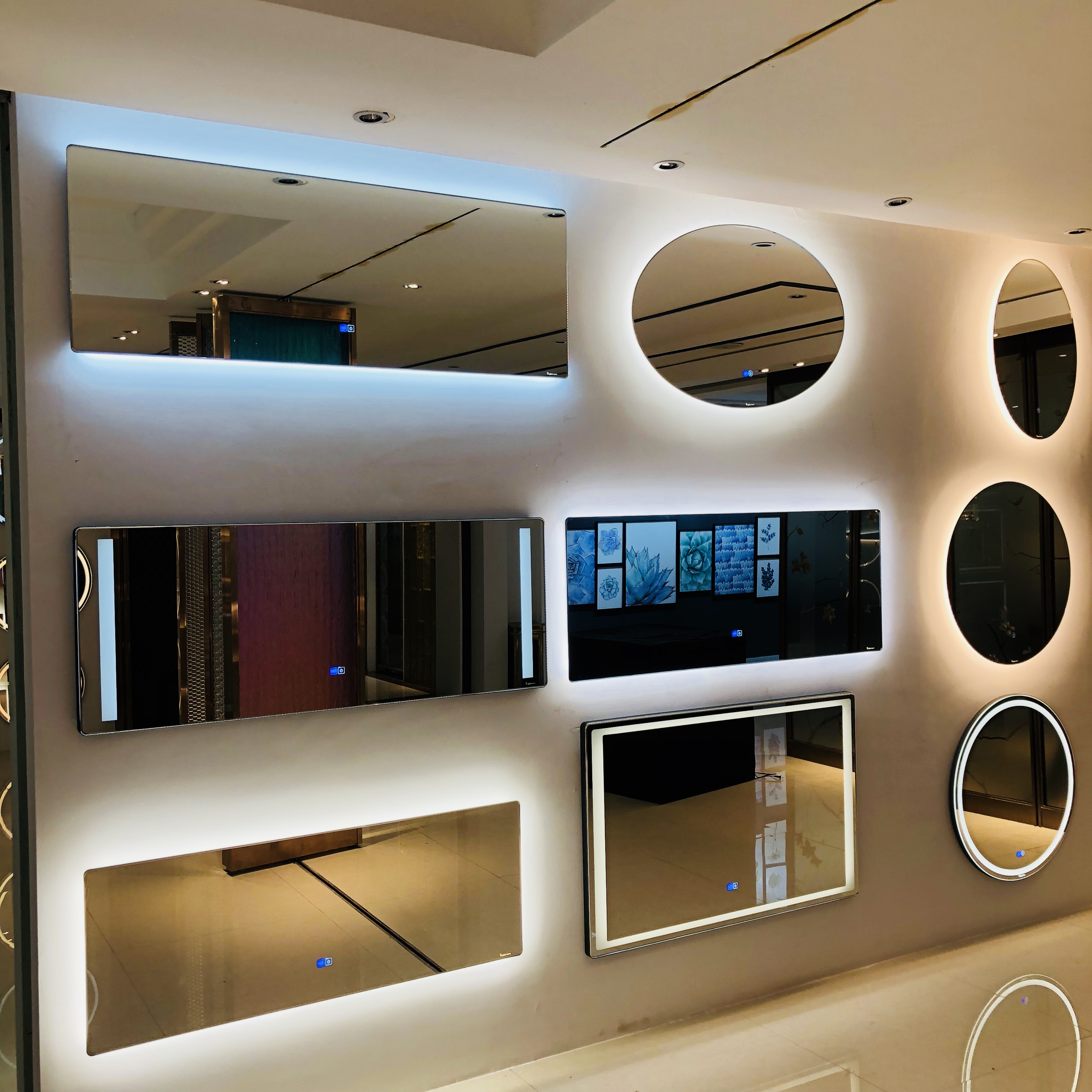 Miroir de maquillage décoratif avec lumière LED