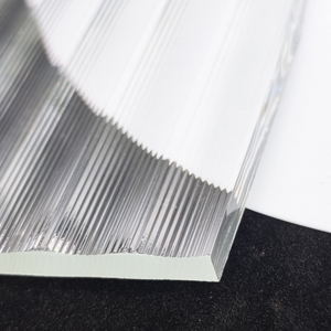 Verre à motif figuré