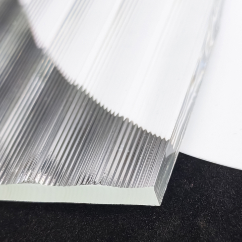 Verre à motif figuré